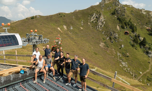 Bauprojekt „Kleine Scharte neu“ erreicht mit Firstfeier wichtigen Meilenstein