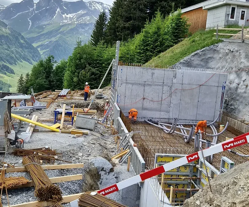 Sportbahnen Elm bauen Beschneiung deutlich aus