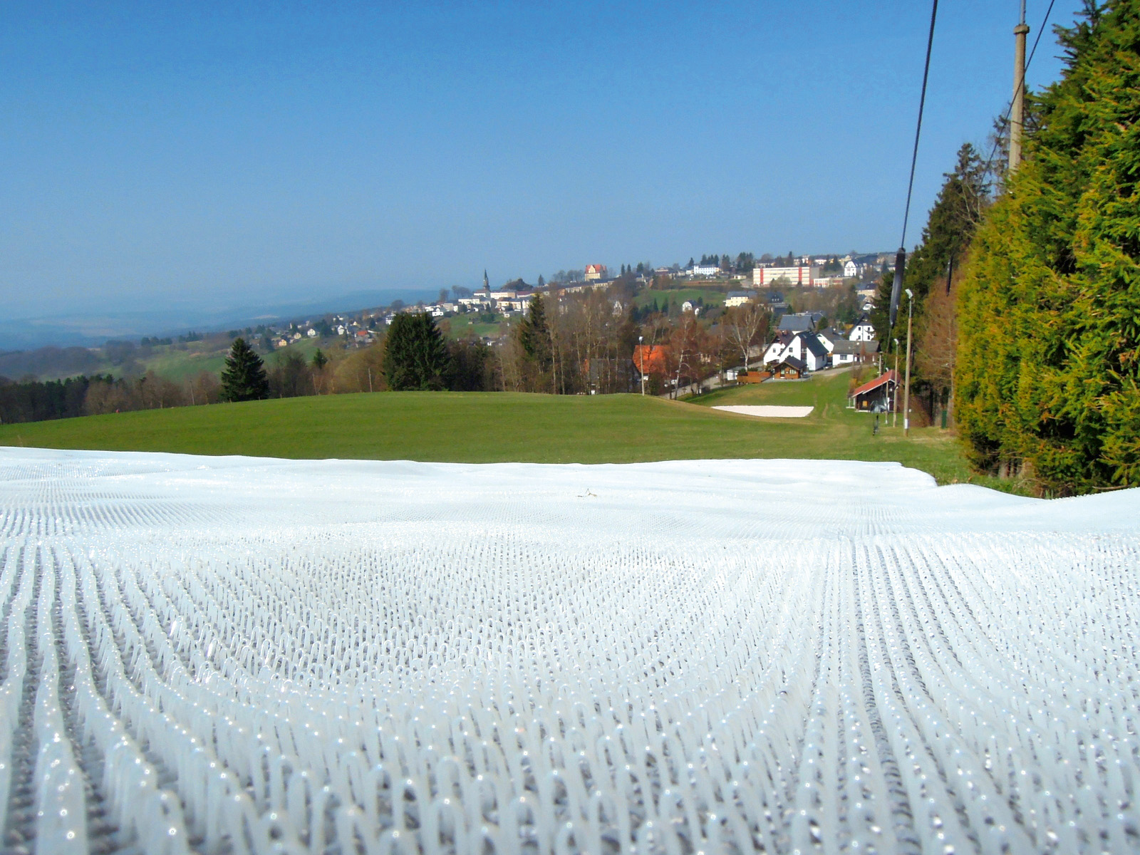 Textiler Schnee am Lifteinstieg