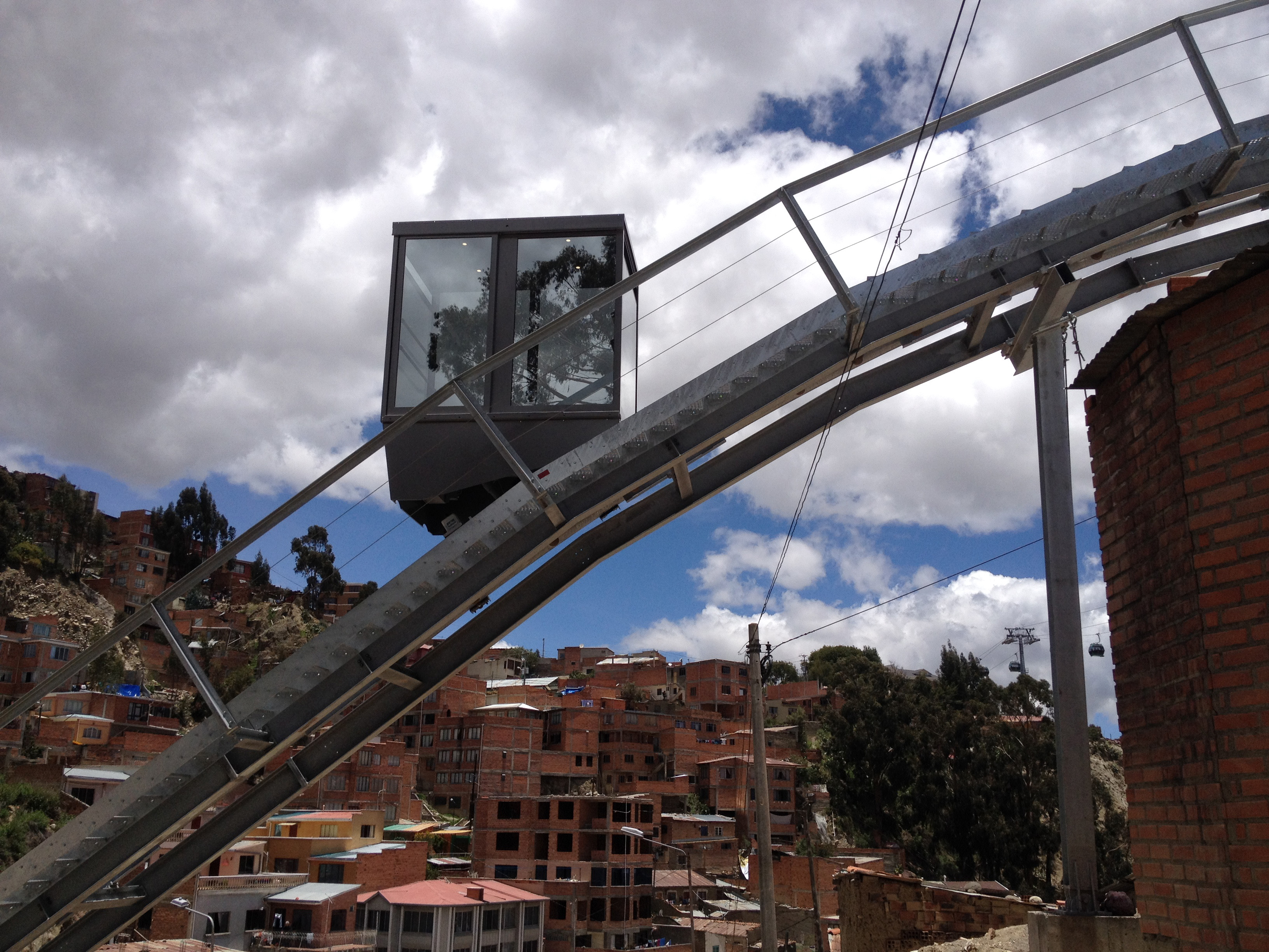 Schrägaufzug für urbanes Seilbahnnetz in La Paz