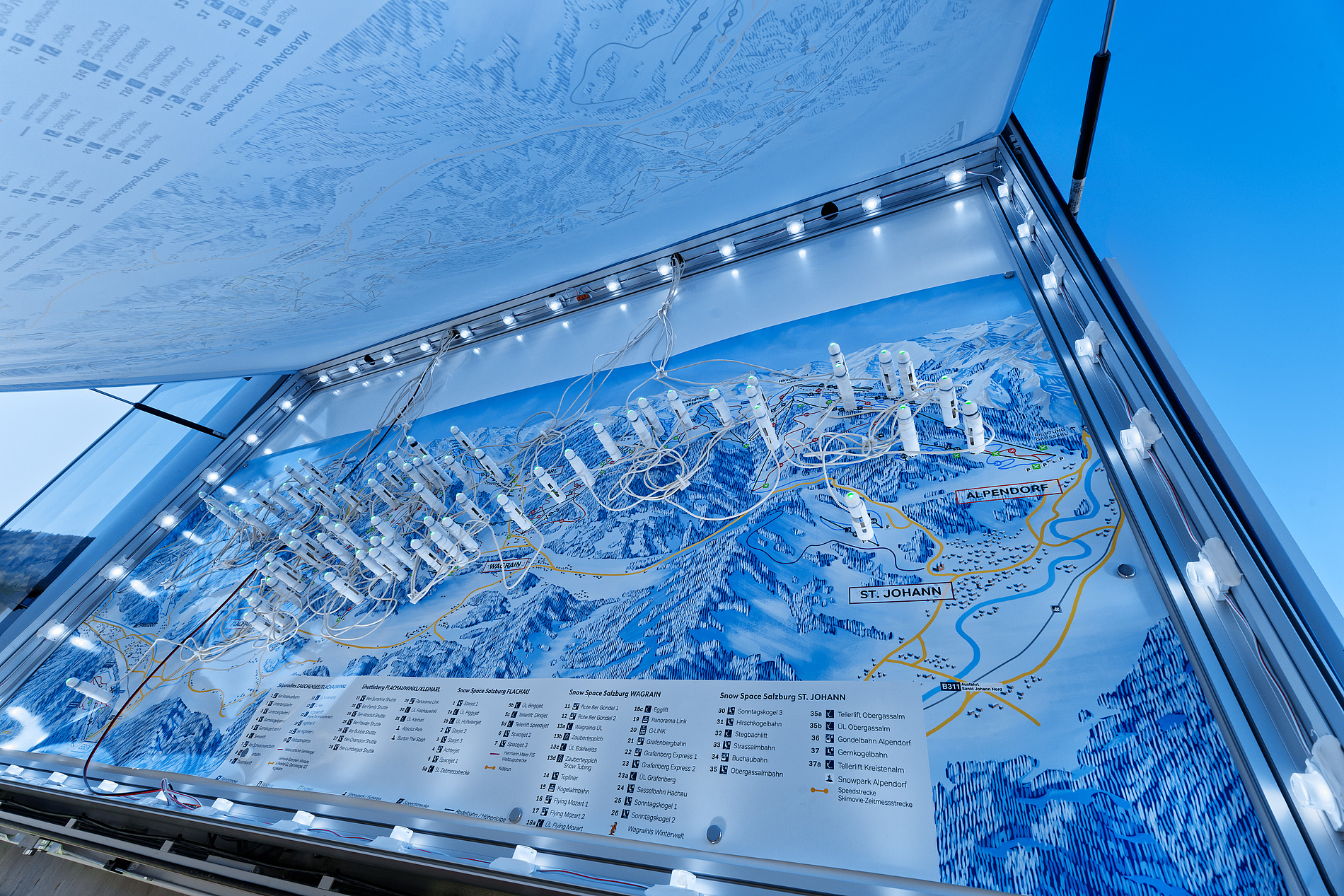 Neue Panoramatafeln mit magnetisch verschiebbaren LEDs