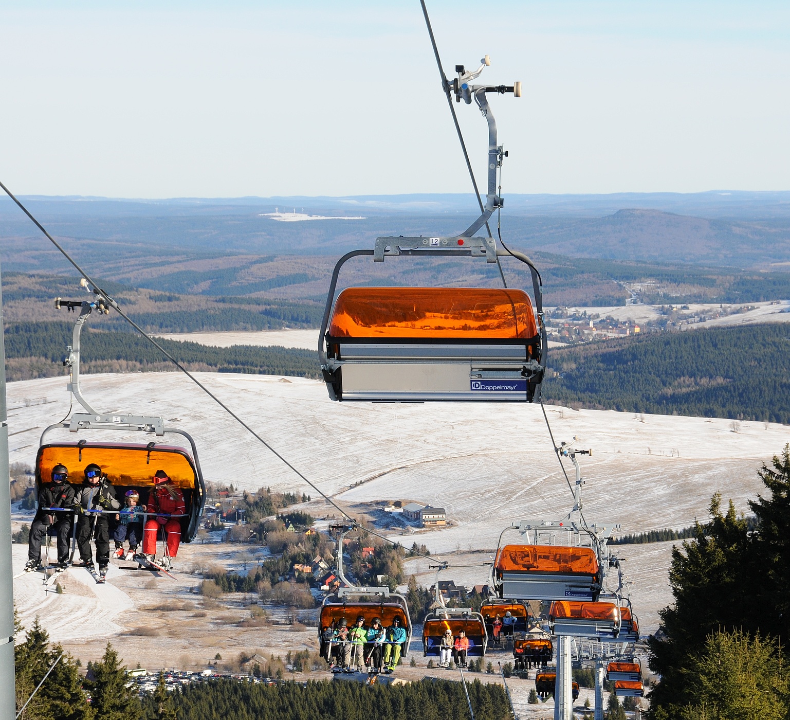 Klínovec – Skigebiet im Zeichen von Orange