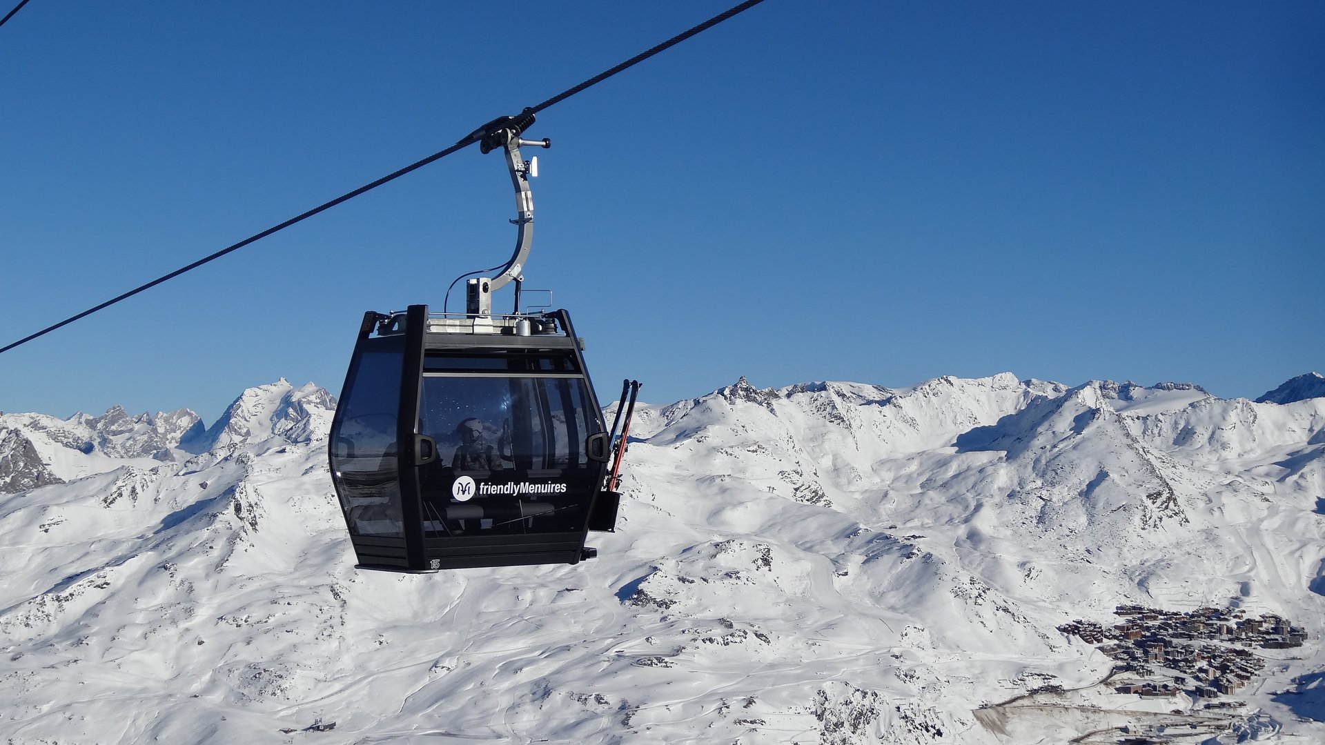 Neue 10er-Kabinenbahn im französischen Skigebiet Les Trois Vallées