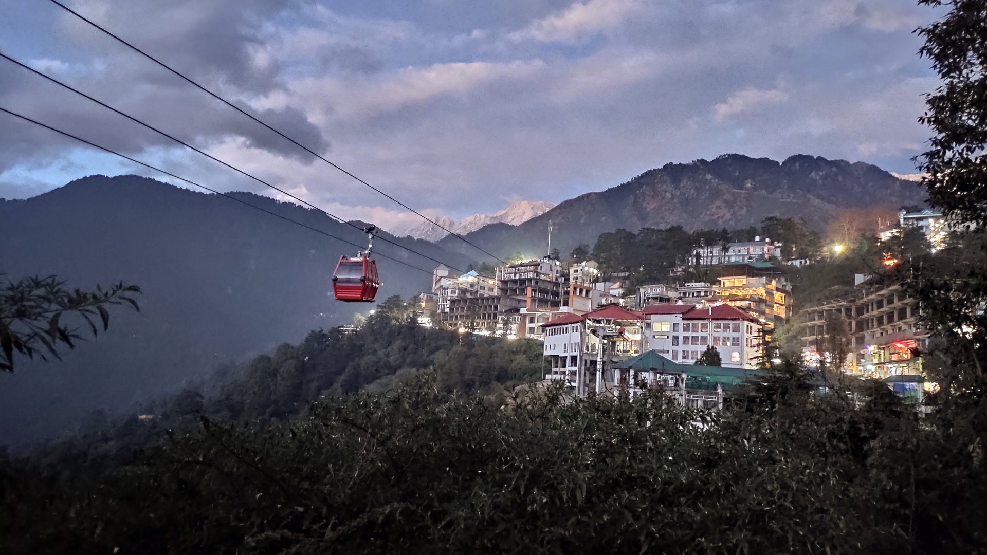 „Dharamshala Skyway“ – Neue 8er-Kabinenbahn für indisches Pilgerzentrum