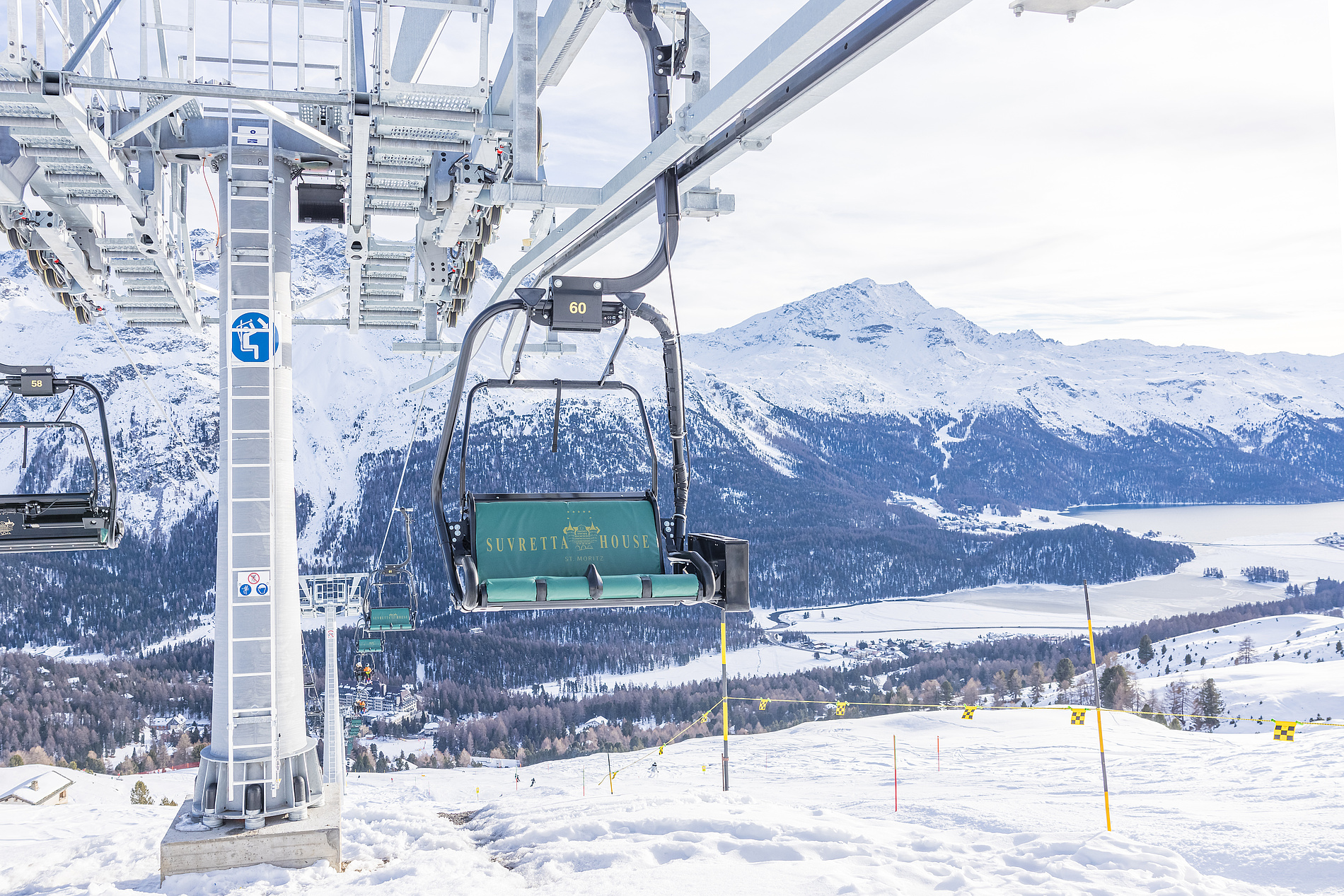 Traditionelle 2er-Sesselbahn in St. Moritz in neuem Design