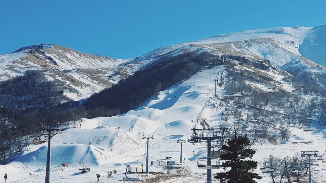 Schnee für die Weltmeisterschaften in Frankreich und Georgien