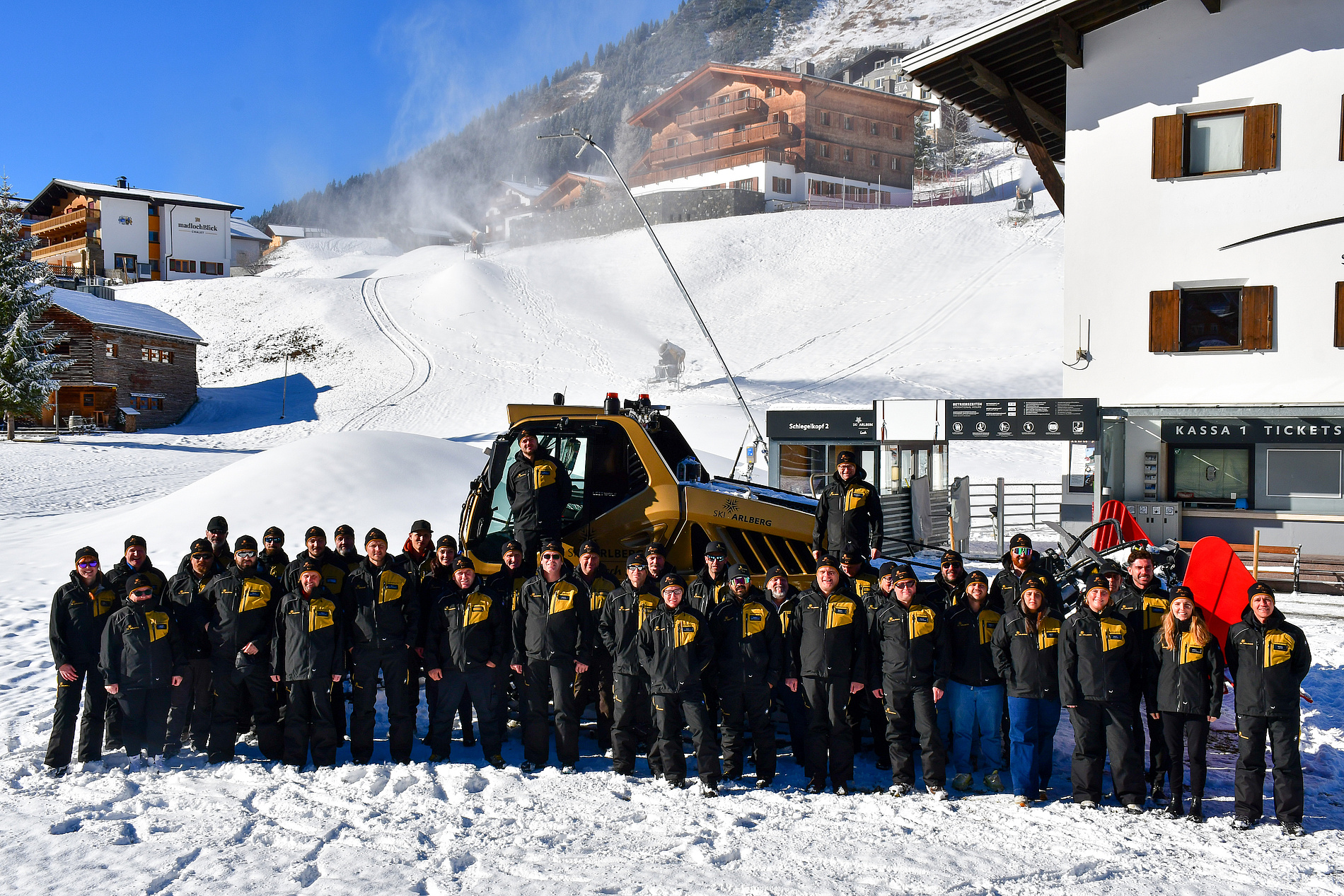 Lech Bergbahnen in Schwarz und Gold 