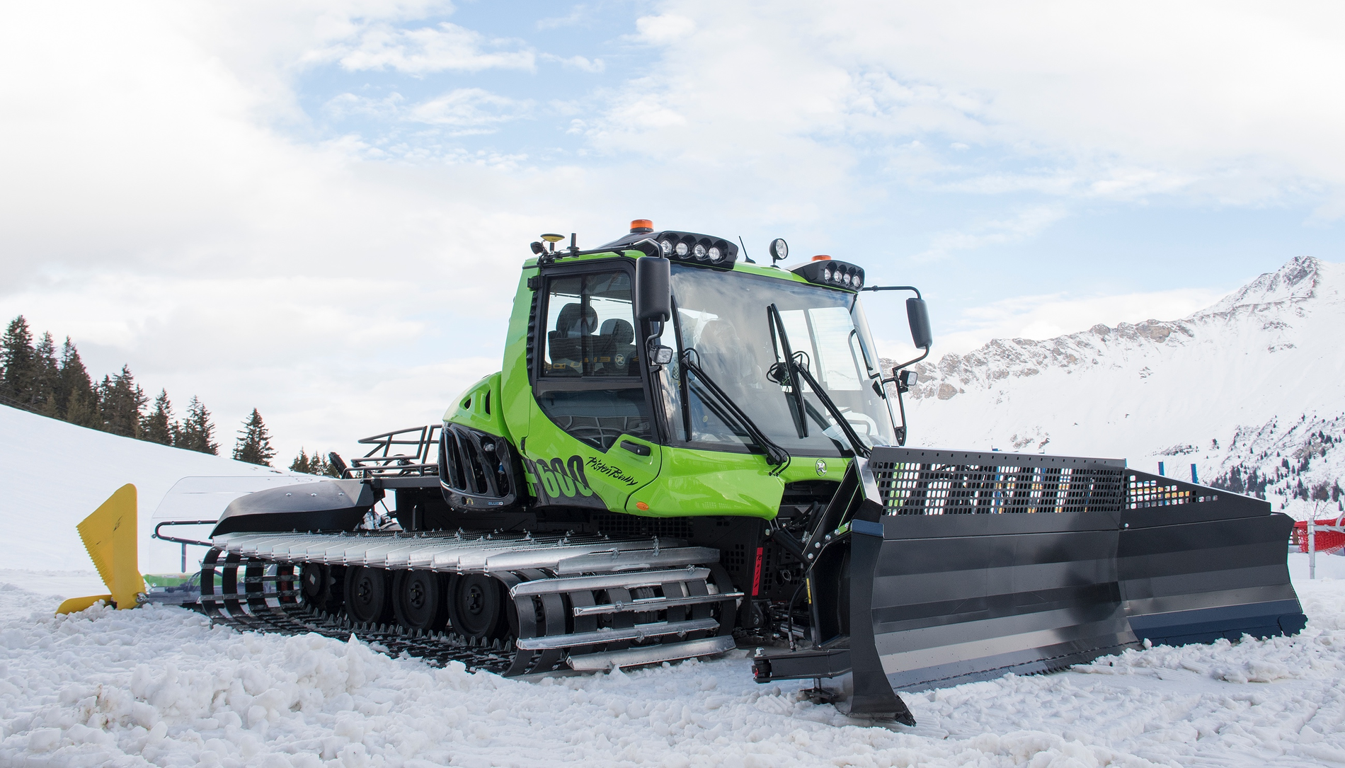 Grünes Pistenfahrzeug für Arosa Lenzerheide